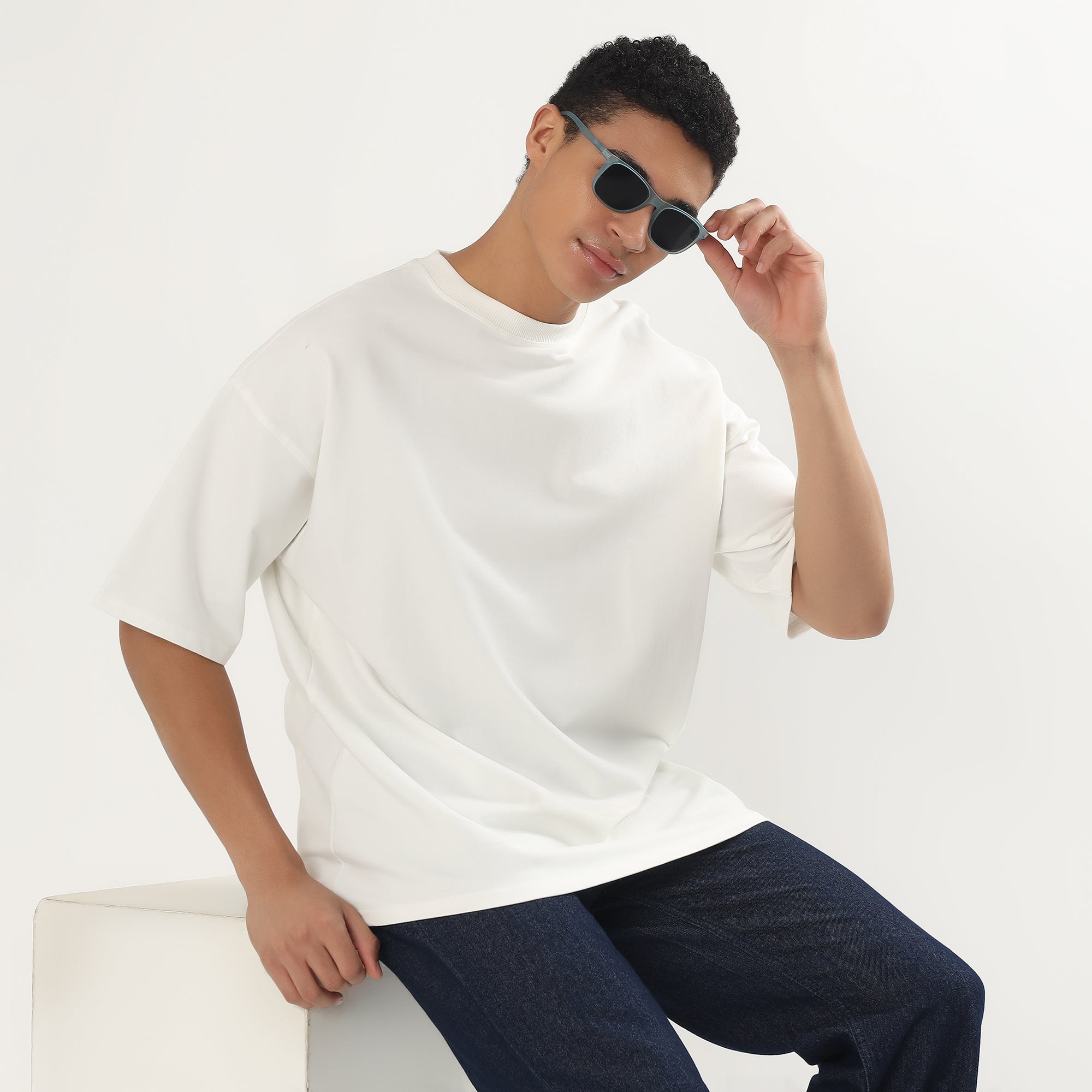 White t-shirt men